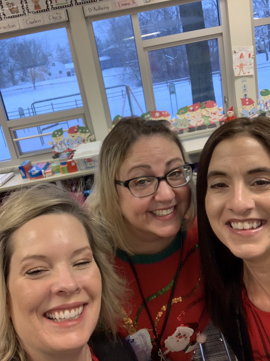 MsGiacona's tweet image. Feeling the spirit at LE today!! I think Mrs.Spina wore it best😀#decemberfun #primaryfun