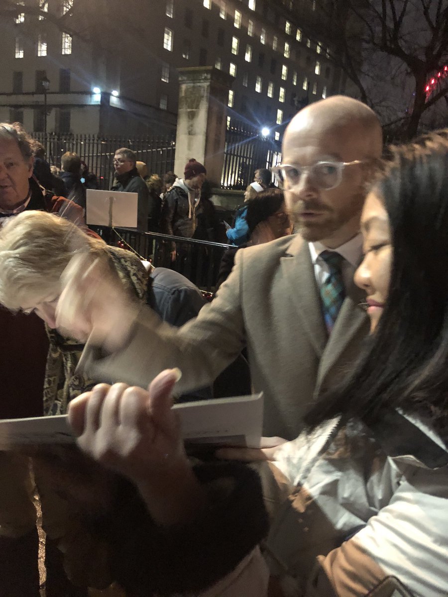 Honoured to join <a href="/MartinJDocherty/">Martin Docherty-Hughes 🕊</a>, Richard Radcliffe the <a href="/FreeNazanin/">Free Nazanin</a> &amp; #FreeJaggi families &amp; activists of <a href="/UKRightsAbroad/">British Rights Abroad Group</a> to sing carols and speak outside Downing Street tonight. Our <a href="/APPGDeathAbroad/">APPG Deaths Abroad, Consular Services & Assistance</a> has produced an extensive report to enshrine consular assistance into law