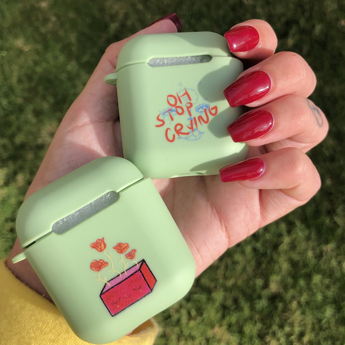 alilpickle's tweet photo. @gnarilyy @ape_rullll Are AirPod skins with my art on them allowed in the thread? ✨ https://t.co/TVLAXt9rZ6 https://t.co/pGrmMdy5xf