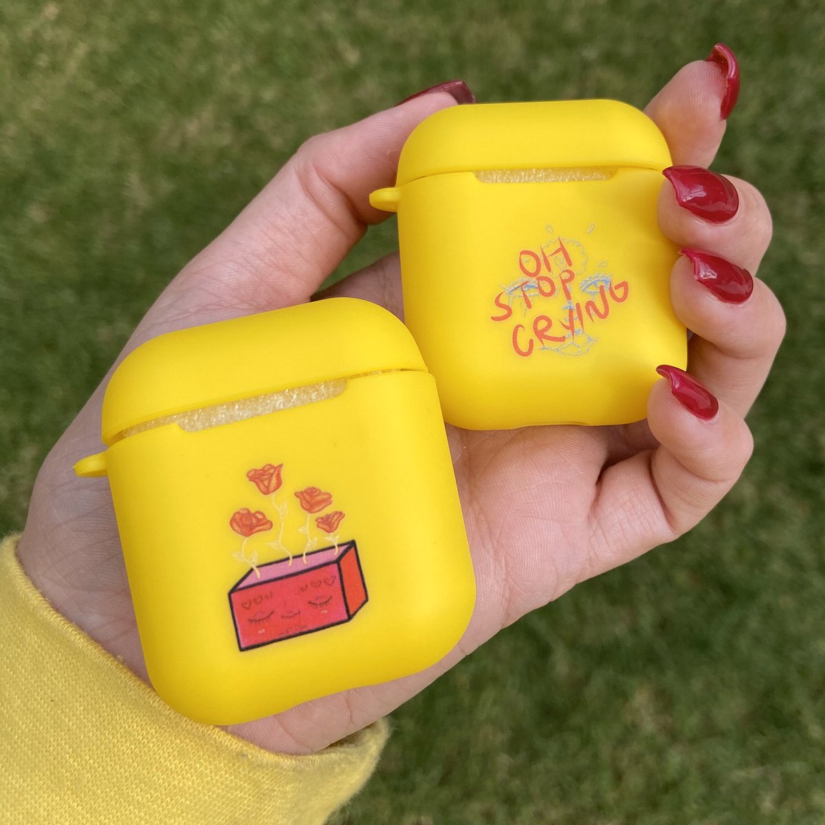 alilpickle's tweet photo. @gnarilyy @ape_rullll Are AirPod skins with my art on them allowed in the thread? ✨ https://t.co/TVLAXt9rZ6 https://t.co/pGrmMdy5xf