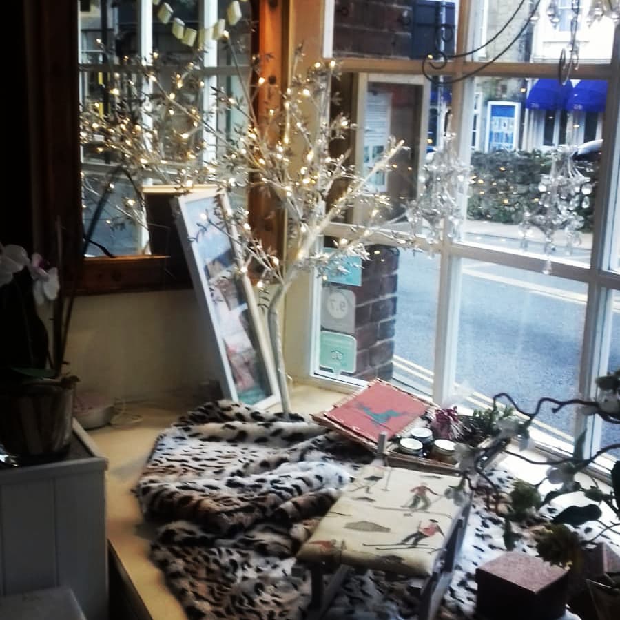 keatscottage's tweet photo. It's beginning to look a lot like Christmas! Wishing you all a very Merry Christmas and a Happy New Year #visitisleofwight #visitshanklin #christmas #bb #johnkeats #keatscottage #holidayseason https://t.co/9wPVjvGNMC