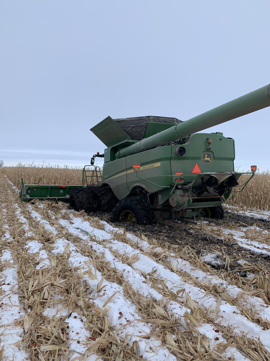Travissnow84's tweet photo. So I hear @JohnDeere is already shipping the x9 away, must not be built tough enough for North Dakota. It could’ve got a thorough testing out here https://t.co/QoYMhFr1kp