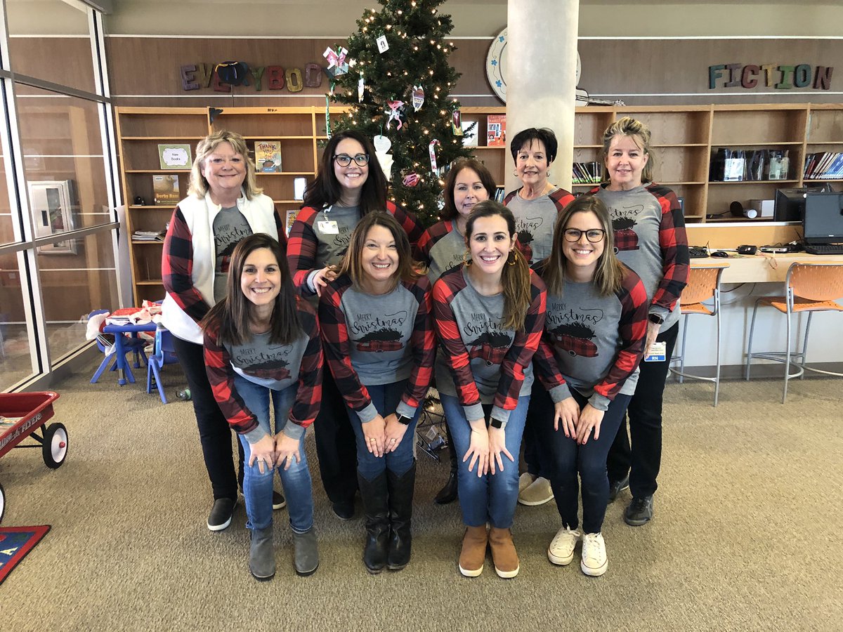 Family picture day aka Team Tuesday! ❤️ <a href="/SBISD/">Spring Branch ISD</a>