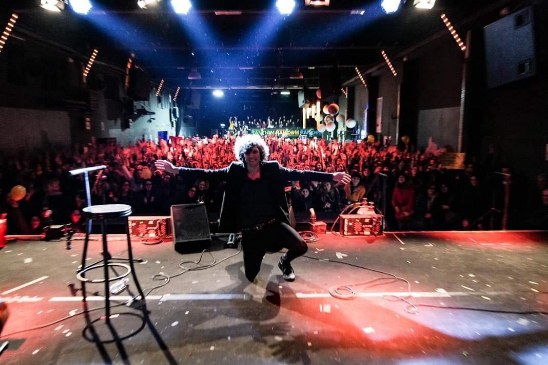 MottolaIvana's tweet photo. Io che mentre sto guardando #IlLibroDellaGiungla, mi appare #Moogli insieme ad un lupo e non so il perché, ma mi è venuto in mente questa foto del nostro capobranco #ErmalMeta al #4radunodeilupidiermal di Domenica 🤗💛🐺 @famedalupi https://t.co/be69w2Nwzj