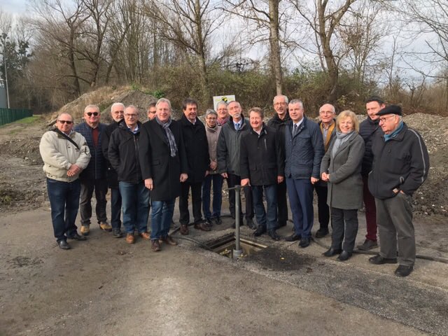 MartialSaddier's tweet photo. Ce matin, à #Arenthon, ouverture officielle de la vanne qui raccorde le méthaniseur financé par la Communauté de Communes du Pays Rochois avec l’accompagnement financier de l’agence de l’eau, du Département @Dep_74, de la Région @auvergnerhalpes et de l’État #ccpr https://t.co/wETznmoBOn