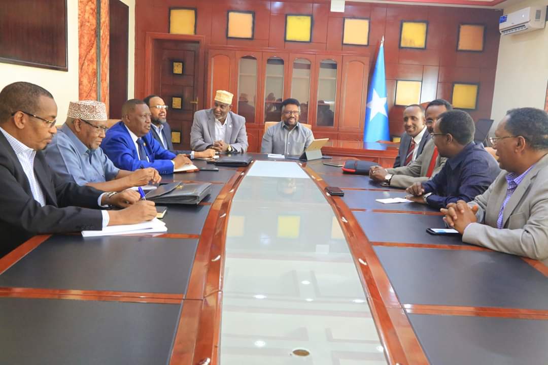 Guddomiyaha Golaha Shacabka   oo kulan la qaatay guddiga diyaarinta sharciga Dorashoyinka ayaa waxa uu ka dhageystay warbixin la xiriirta sharciga  Sidoo kale waxa uu Guddiga Guddomiyaha fafaahin ka siyay Akhrinta sedaxad ee sharciga Oo uu guddigu ku howlanyahay soo diyarintisa
