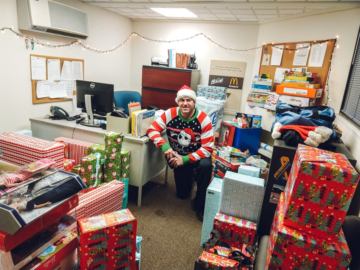 SomersPointPD's tweet photo. Congratulations to Lt. John Barbieri for retiring after 30 years of dedicated service to the City of Somers Point. Lt. Barbieri was the driving force behind our Christmas details! The SPPD wishes you the best of luck in your next life chapter! Job well done! https://t.co/T33Du2RQ7h