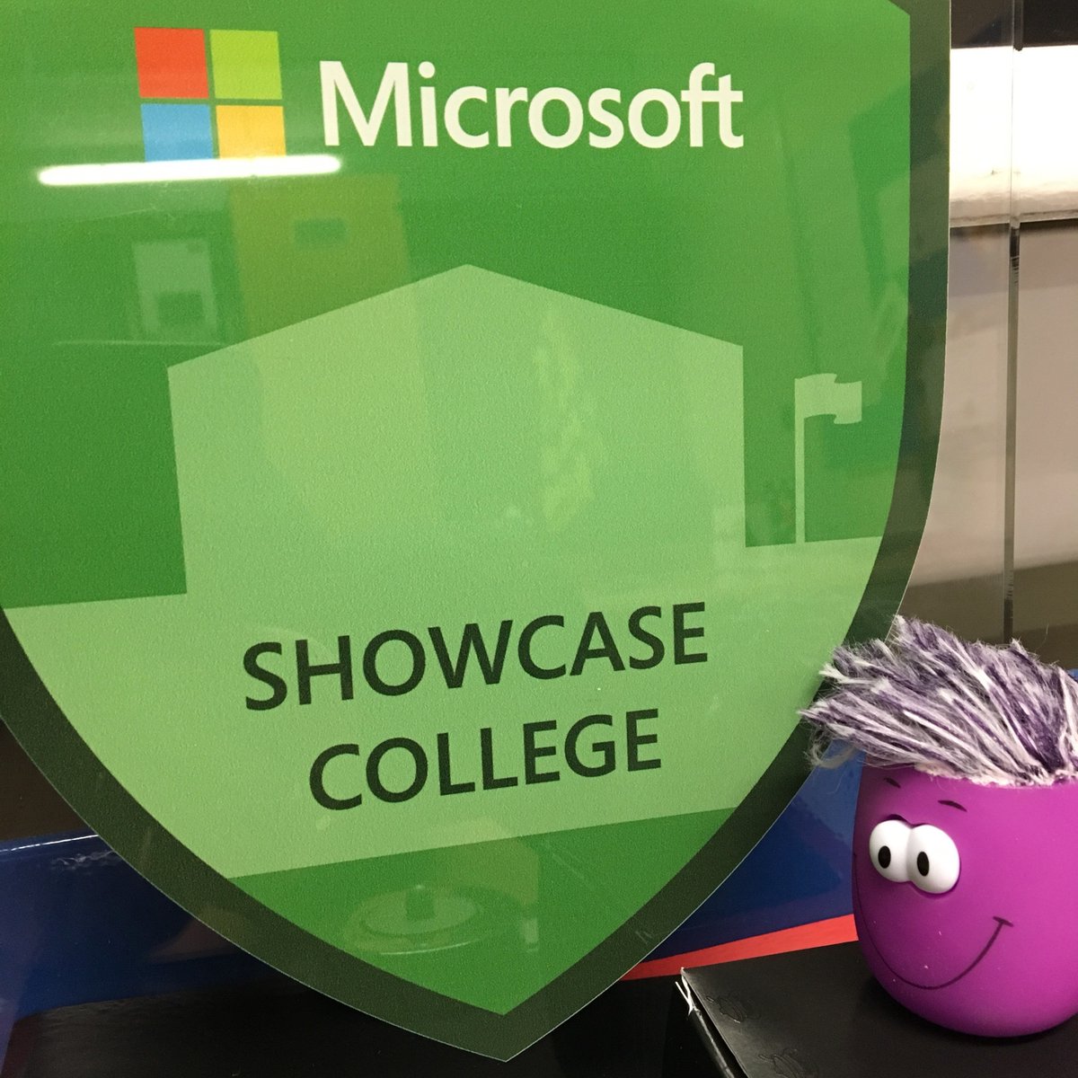 clhey1's tweet photo. #Howiehero @HOW_College has been very busy with the Christmas advert and end of term. Tonight he's on evening duty and catching up with his latest @MicrosoftEDU Showcase College 2020 accreditation - phew! @ClareRiley100 Have a great Christmas and we'll see you in 2020! https://t.co/YCGF0dZdwy