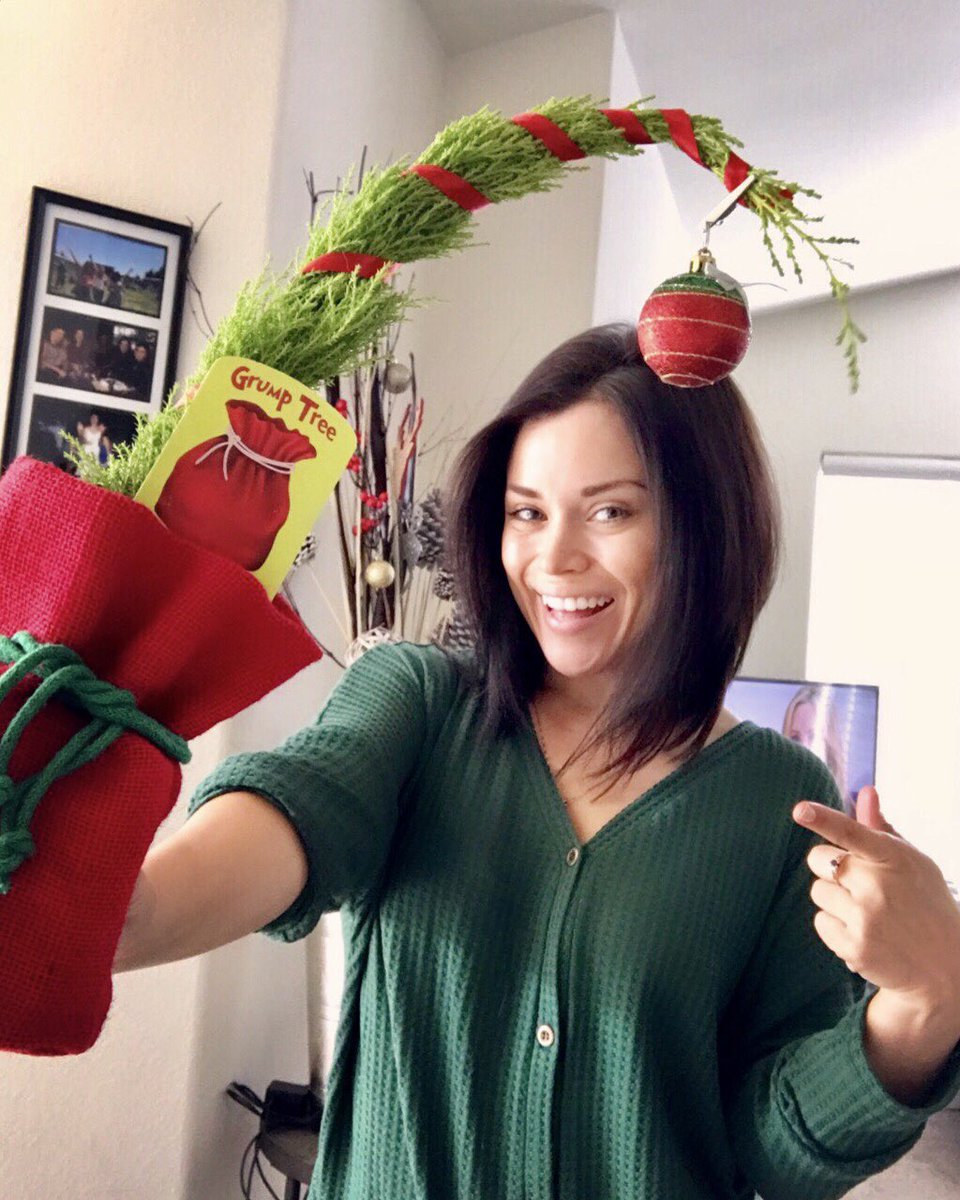 VanessaABC30's tweet photo. ...because are you really ever finished decorating for Christmas? I love this time of year! 🤗🎄Putting my “Grump” tree front and center with my “Charlie Brown” tree 🌱🌾🎁🎉🎅🏼 #ChristmasTree #ChristmasMusic #grumptree https://t.co/Pb8zlrZh7y