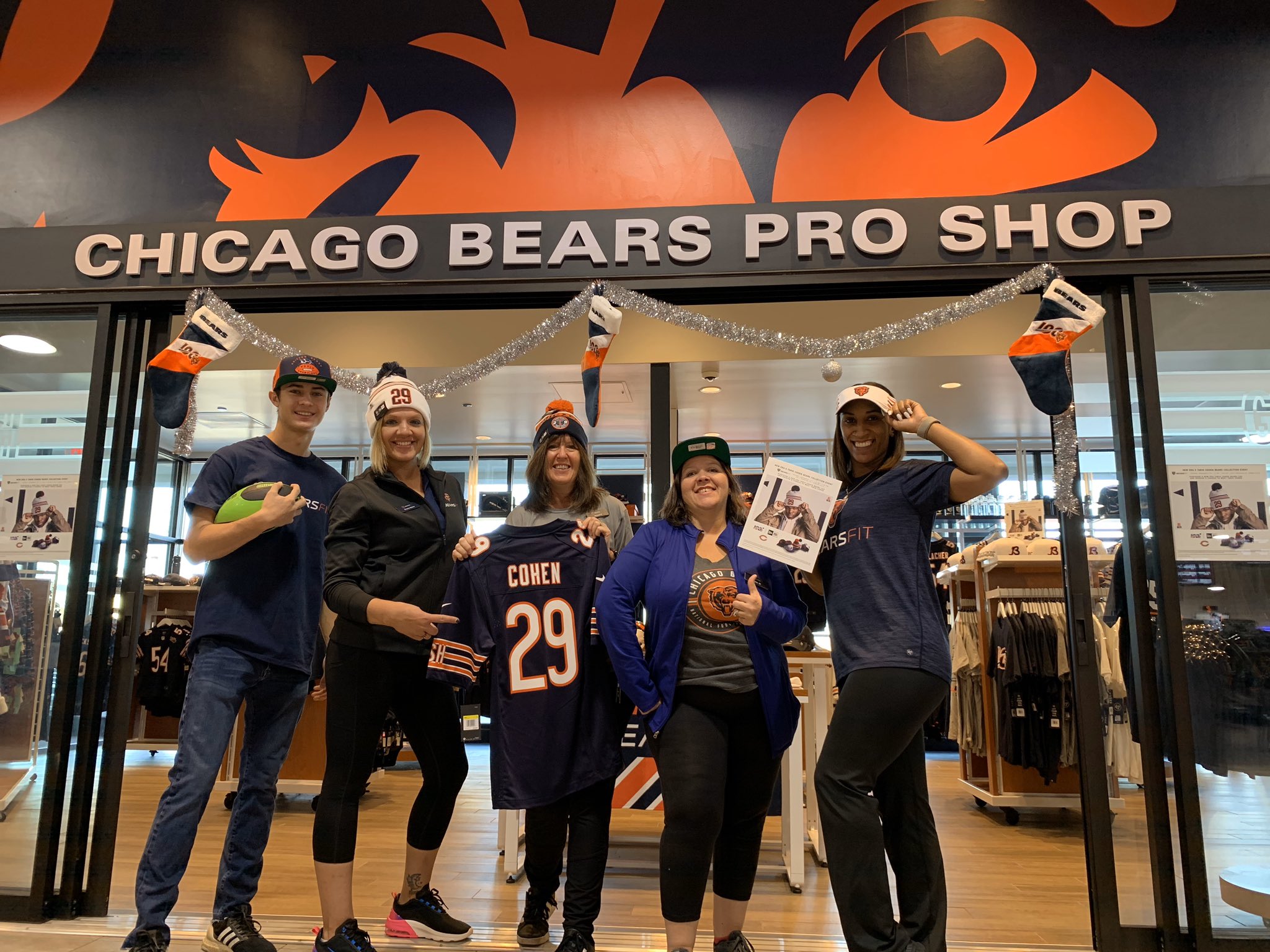 Bears Fit on X: Bear down & gear up with our Chicago Bears Pro Shop!  Want to meet @TarikCohen TONIGHT?Snag a @NewEraCap from his custom design  collection at Bears Fit to meet