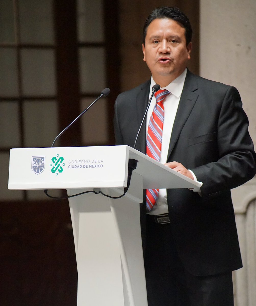 Al hacer un reconocimiento a los Notarios triunfadores del examen de  oposición 2019, el Consejero Jurídico, Néstor Vargas Solano, recalcó la  importancia de tener mujeres y hombres con altos valores que cuiden