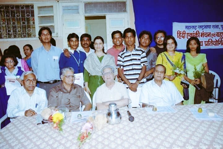 dha_maaj's tweet photo. मी आपले शब्द कधीच विसरणार नाही "जोगळेकर, लेखक म्हातारा होत नाही"
स्थळ: महाराष्ट्र राष्ट्रभाषा पुणे
डॉक्टर सर, भावपूर्ण श्रद्धांजली, we will miss you https://t.co/l8HozjRfSu