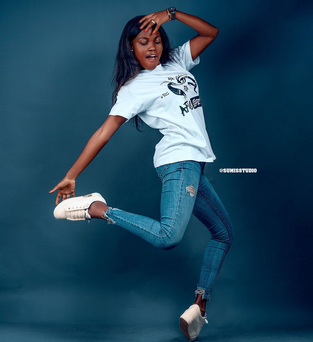 Ivyedge3's tweet photo. The 15% discount on the Afrostepz tshirt is still going on !!!
It is christmas 💃💃
Grab one and feel the energy.
#Afrostepz
#ivy_edge
#237community
#we_do_it_for_the_culture https://t.co/YgwU1v70ls