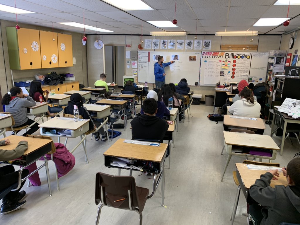 TheJanClan's tweet photo. Andrew from Lets Talk Science teaching our class how to land science gear on other planets. #stem @RegPublicSchool @JudgeBryantSch https://t.co/CRB0W9N5t1