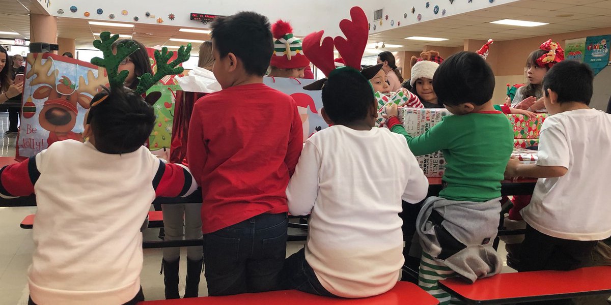 RelativityHQ's tweet photo. Some very lucky #RelativityGives Holiday Helpers got to deliver gifts to hundreds of students today at Perez Elementary. Not sure who had a better day - the kids receiving gifts or the Relativians who got to give them. #WeAreRelativity https://t.co/bO18GqwglS
