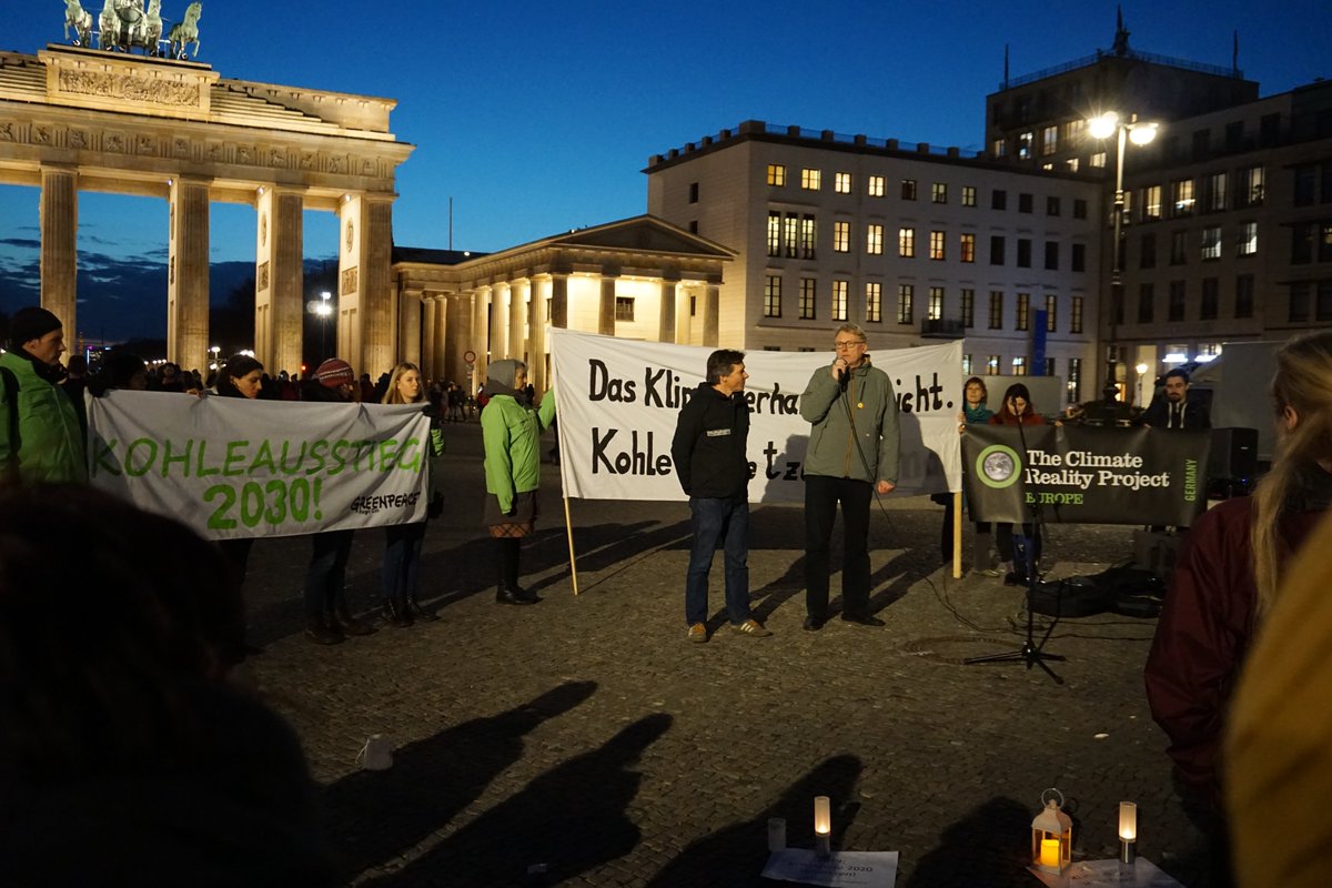 klimawache's tweet photo. Einige aus unserem Orga-Team initiierten die @sciforfuture oder bringen sich bei anderen Projekten/Bewegungen ein. Aus diesem Grund sagt die #Klimawache #Berlin nun (erstmal) Tschüß &amp; bedankt sich bei allen, die uns besucht &amp; unterstützt haben!! Es war sehr schön mit euch. Danke! https://t.co/eiyHSbXLhr