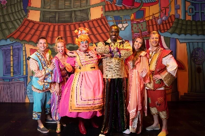 theitkid's tweet photo. Brilliant night at The @KingsTheatre watching their #pantomime Aladdin with @KateBurrows93. @jackedwards77 was amazing as usual (maybe my favourite dame ever) 
#PantoAdventure @Lucy__Kane @BigBenOfoedu @shanelynchlife #LoveLocalTheatre https://t.co/7Tqn95quBR