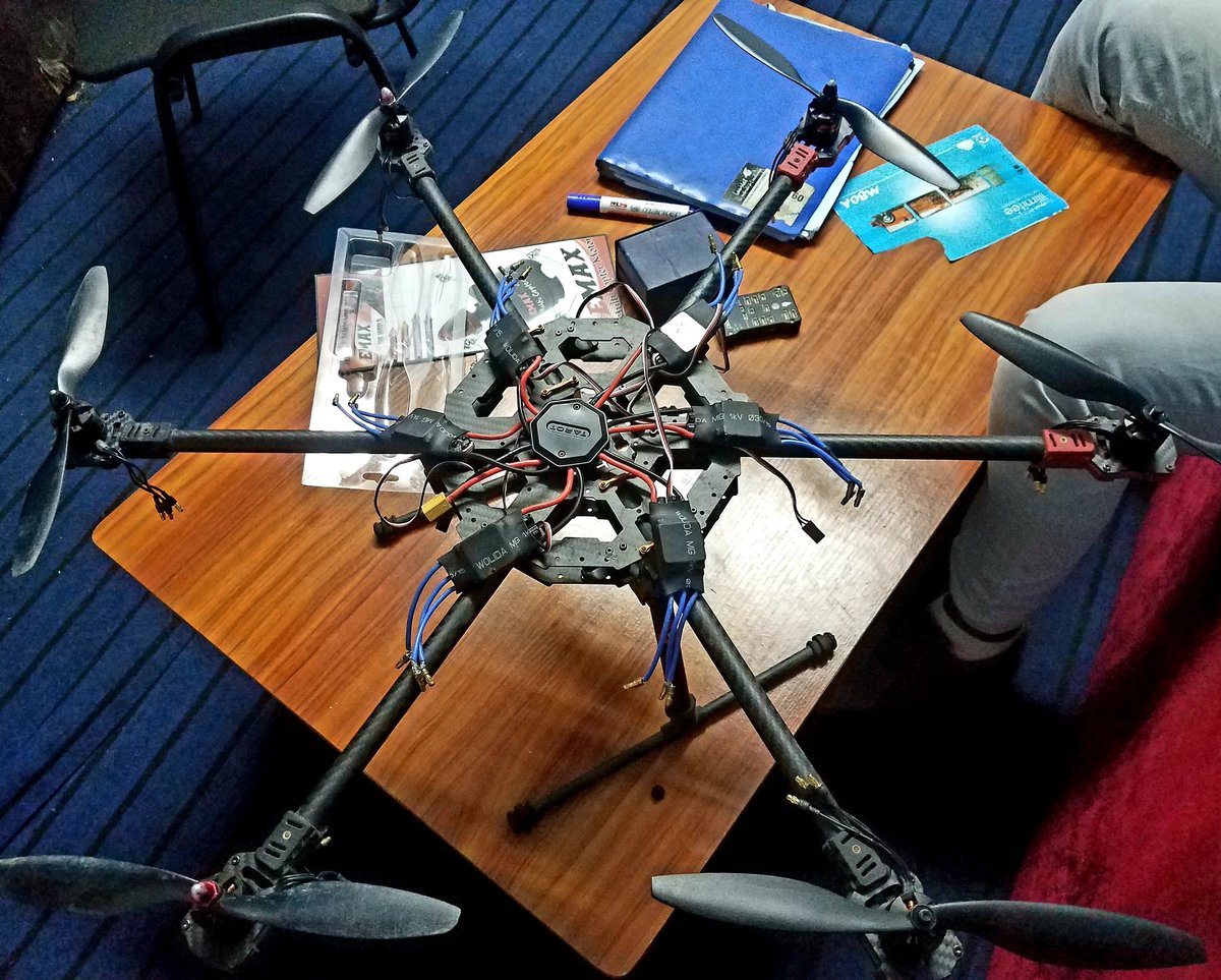 Louis_Ekani's tweet photo. Nous allons réaliser quelque chose d'inedit dans notre pays avec ce dernier 😎
#drones #innovation #technology #houseinnovation #robotsave https://t.co/3yP2ybLvAE