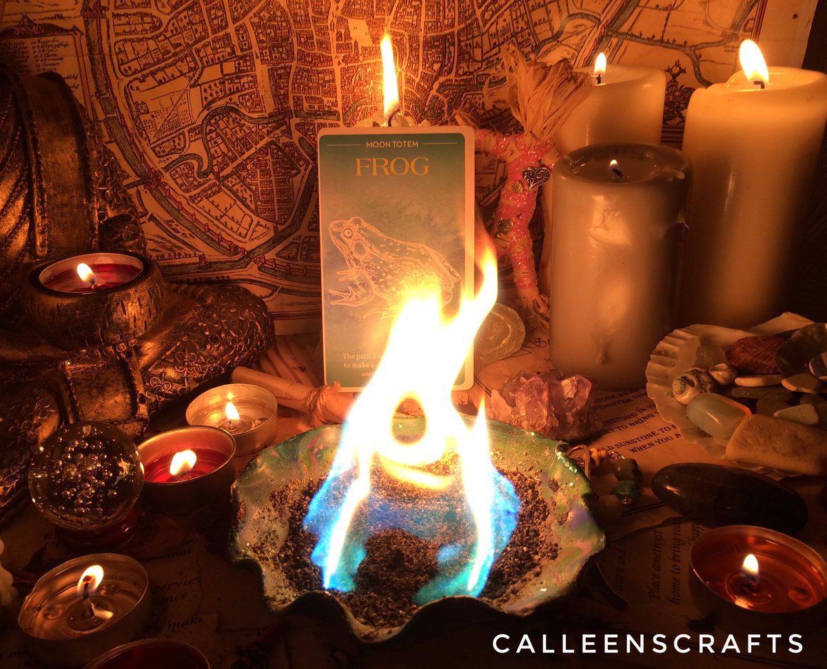 Calleenscrafts's tweet photo. @jenverling 🔥 Frog 🔥
•• The frog moon card means your spiritual path has been cleared for you to make change that previously seemed unachievable, Keep a positive mindset and all will be revealed ••
#Newgoal #completegoals #positivemind #positivevibes #mooncards #tarot #wicca https://t.co/RKqzgabvYz