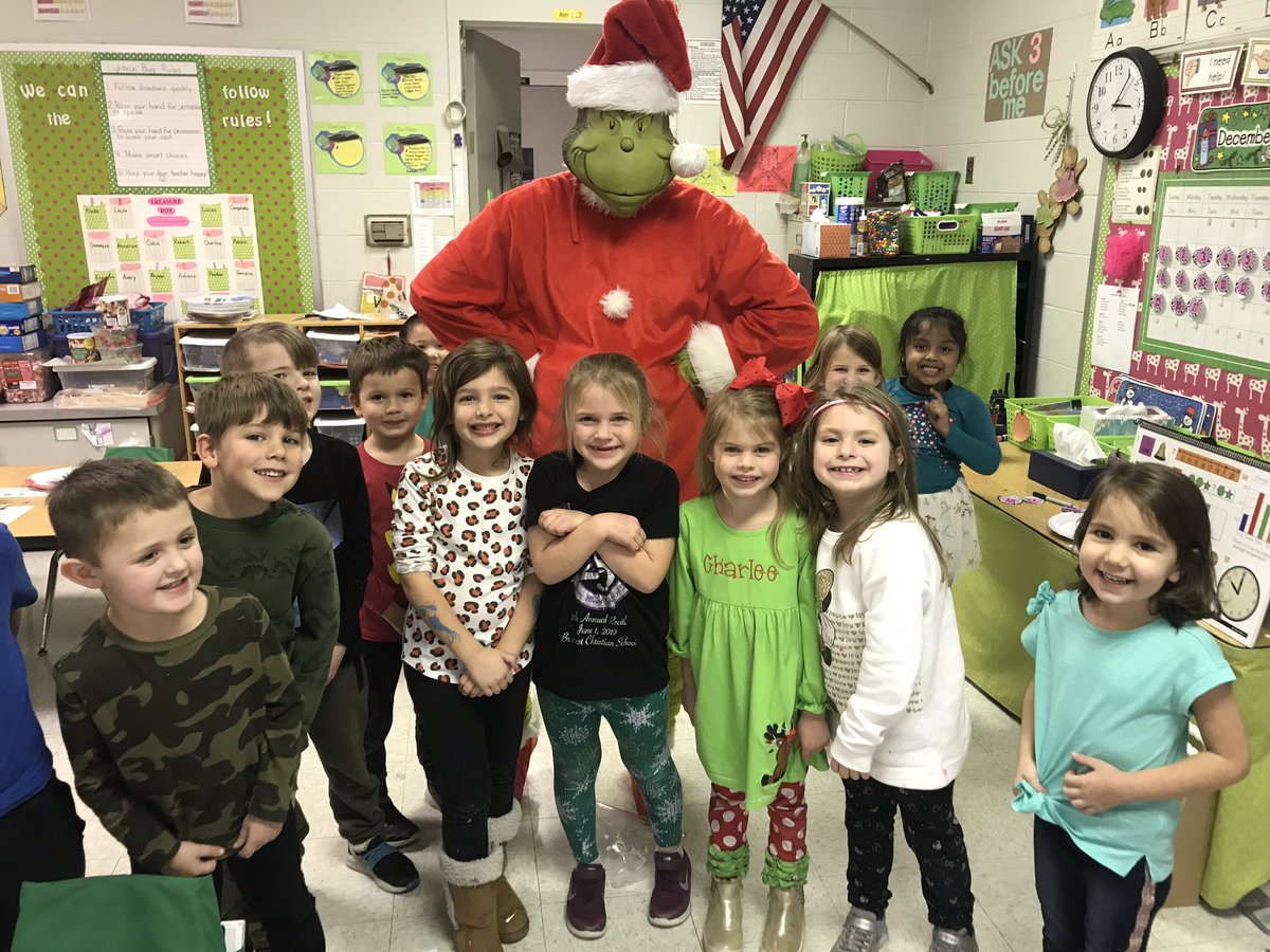Danalavelle2's tweet photo. The Grinch came to visit!!! His heart is NOT small! #TaraO https://t.co/wZlDCrDxvJ