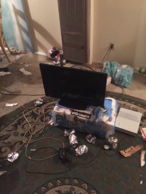 Ookay's tweet photo. Studio vibe check https://t.co/s4dbLyTdd0