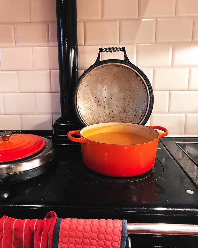 New favourite super simple soup is sweet potato, onion, potato, vegetable stock, paprika and a good glug of cream. So simple, SO GOOD! 🧡 ift.tt/2PWIBbn