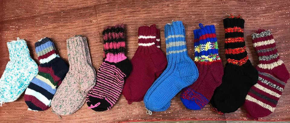 BurlingtonTaxi's tweet photo. Thanks to the unknown friends who knit #socks & anonymously deliver; thx 2 the neighbour who hails our #BTdriver for her socks; & Bianca, who just moved to #BurlOn & hosted a sock party for #SocksForHope . We are blessed with a sock #community that continues to grow! #OneMoreDay https://t.co/SPx9VVxf53