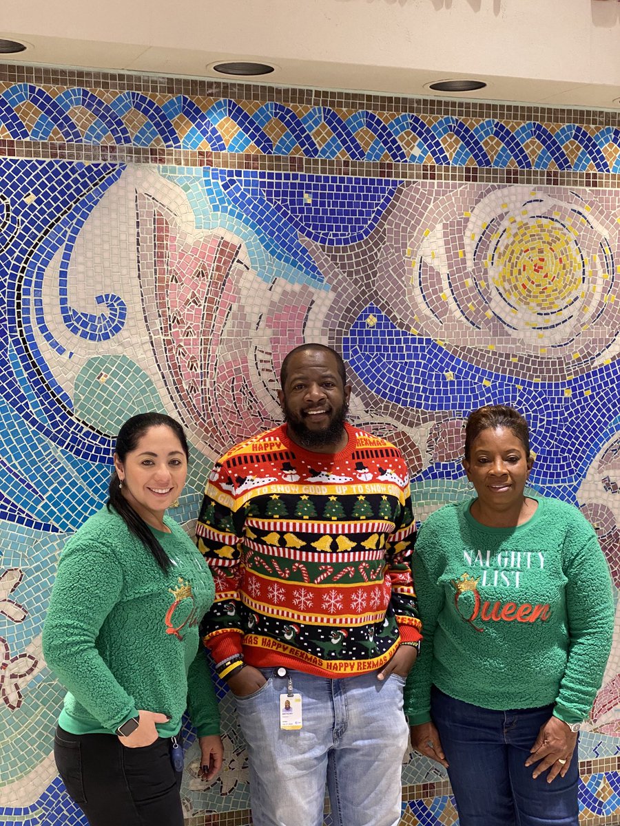 kiosk305's tweet photo. Up To Snow Good at the kiosk! #SpiritWeek #UglySweater #HappyHolidays @jrluna11 @efrenfavela @Sumitra_Coote @kiosk305 @anthonyjpledger @Kdunlap9804 @One_FLA https://t.co/LA70p6AnV8