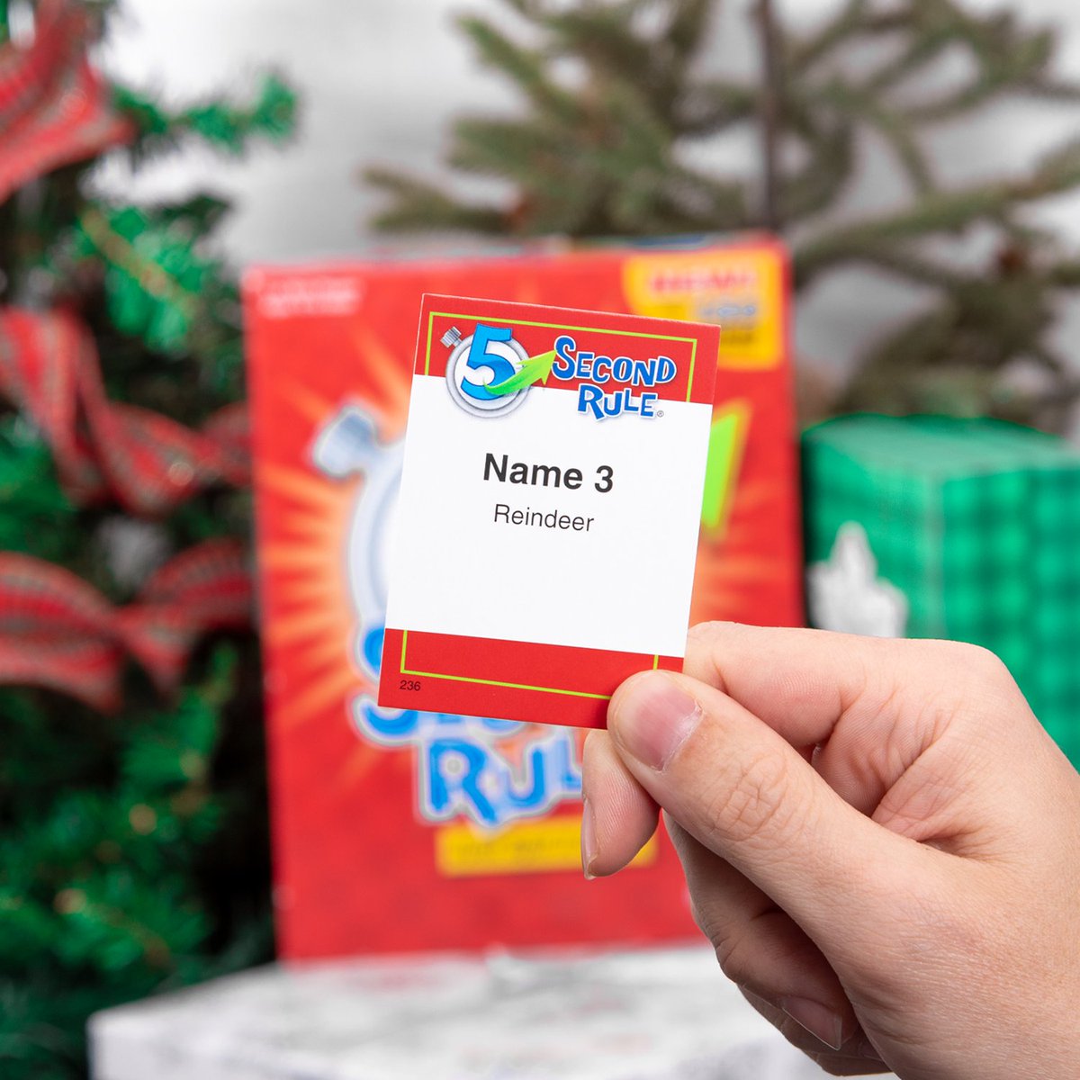 With the help of his reindeer, Santa travels all around the World! Can you name 3 of his Reindeer in just 5 Seconds?! 🎅