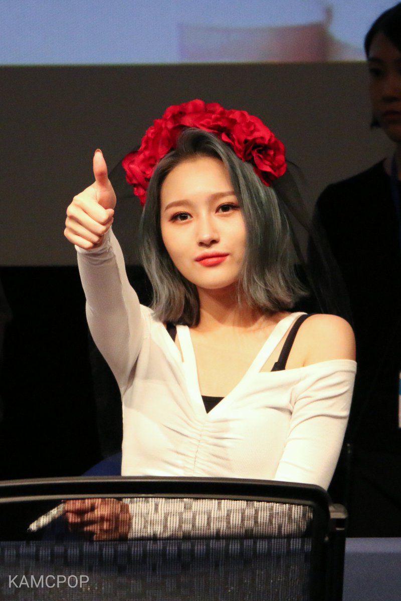 kamcpop's tweet photo. 191025
A few photos from the Dreamcatcher Fansign in London

#Dreamcatcher #Siyeon #드림캐쳐 #시연 @hf_dreamcatcher https://t.co/NQnkwf4STy