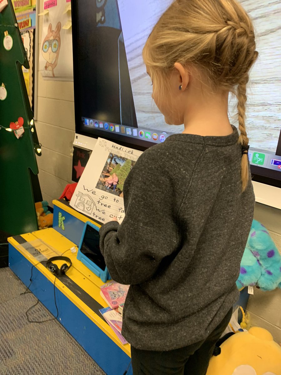 AmberTudor2's tweet photo. Our friends enjoyed sharing their family traditions today with their classmates! We loved hearing all the different ways families celebrate the holidays. #piedmontelementary #piedmontwildcats #1stgrade https://t.co/bpXXtXSFpl