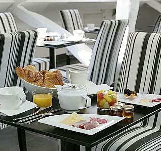 StdDesignHotel's tweet photo. Profitez des dernières disponibilités pour #Nöel au @StdDesignHotel ! Le petit déjeuner est offert en réservant sur le site officiel du @StdDesignHotel ! 💕😉🎆🎄#hotelsparis #bookings #rooms #reservations #parisbastillehotels #noel #visitparis https://t.co/EFufkVDghT