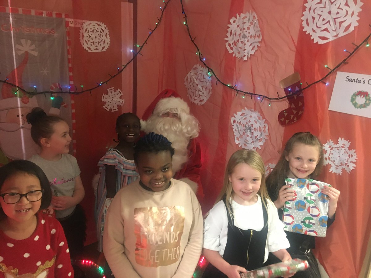 Educ8ingInHeels's tweet photo. Games, Sweets, Dancing & a trip to Santaโs Grotto - it was a busy afternoon for P3 at our #ChristmasParty today ๐ฅณ๐ก๐๐ผ๐ถ๐บ๐ฝ๐๐
๐ผ @StMonicaMilton #CelebratingWithFriends #SantaClausIsComingToTown https://t.co/se1a6VA02l