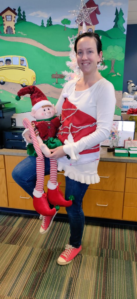 CharityLenz5's tweet image. I love CCE!!! @CastlemanCreek #SelfiewithElfie #TackyChristmasSweaterCCE