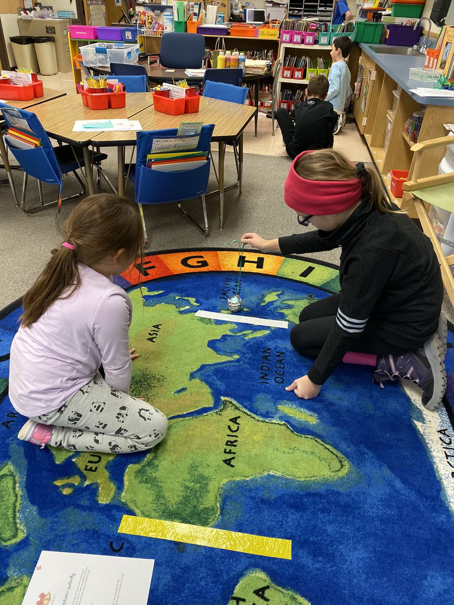 It was hard work but we tried using code to make the Sphero play jingle bells with our first grade buddies. #CAsmiles #engaged64 <a href="/MrsKomenda/">Mrs. Komenda</a>