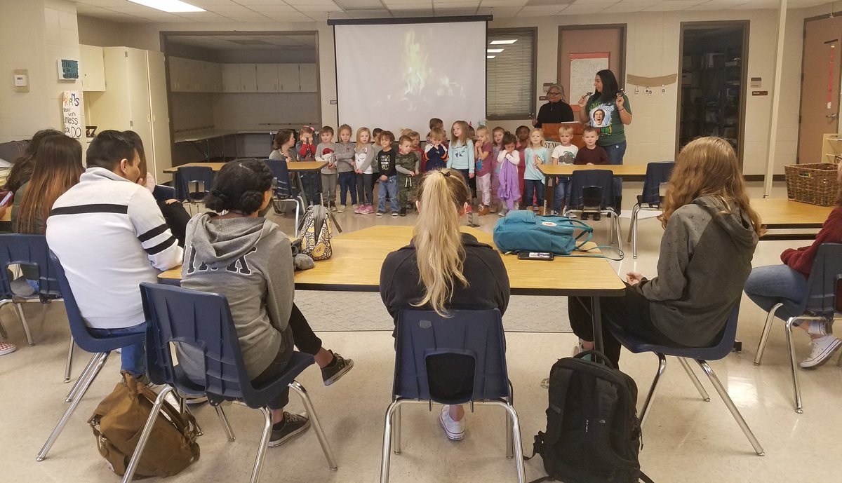MrsGarrison_THS's tweet photo. Fun surprise during finals week in Education and Training class @TISDTHS to have little Christmas carolers singing Jingle Bells from @TISDEarly https://t.co/q6FhPjx1Mz