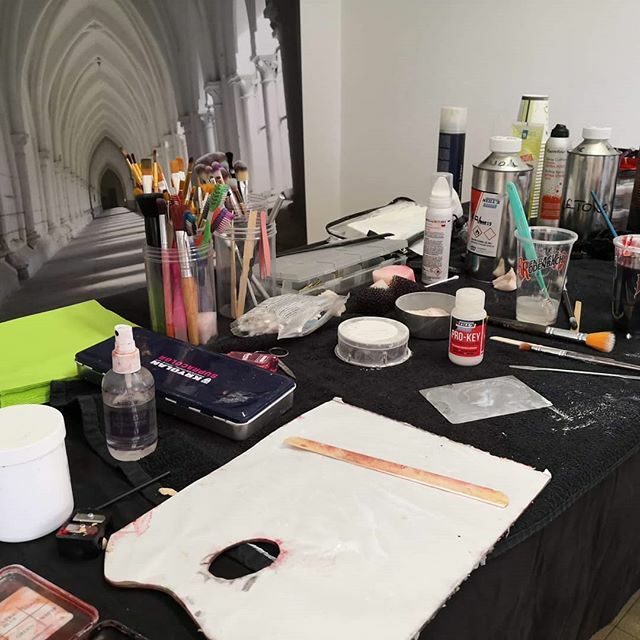Très beau week-end de tournage à la @lachartreusedeneuville en compagnie de talentueux maquilleurs de l'école <a href="/acte_academie/">Acte Académie Make Up School</a> ❤️😍 nous préférons garder leur travail secret pour l'instant hihihi 🤫🤭 #fx #makeup #makeupartist #makeupfx #kerith #kerithweb… ift.tt/34pIwCs