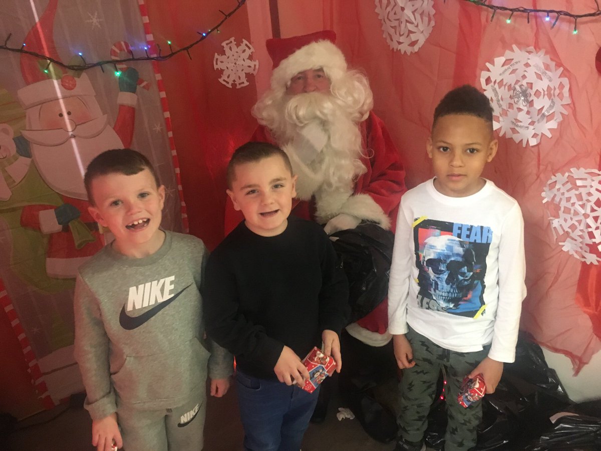 Educ8ingInHeels's tweet photo. Total enthusiasm & very good manners from these P3 Superstars - no wonder theyโre all on the #NiceList ๐๐ผ๐๐
๐ผ๐ ๐ค @StMonicaMilton #ChristmasParty #CelebratingWithFriends #SchoolCommunity https://t.co/M7vrCOFeOX