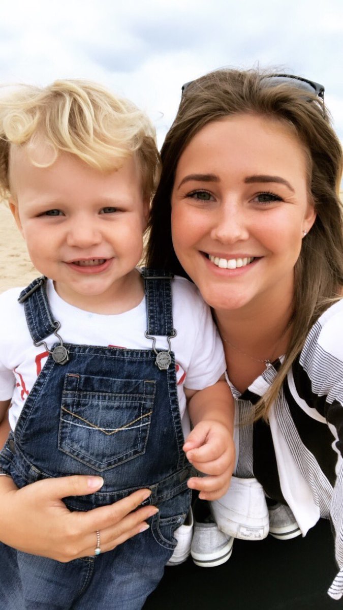 brownybiglip's tweet photo. Happy 30th birthday to the best auntie and sister in law in sunny sarn hope you have a great time in Australia see you after xmas #sexysis❤️ https://t.co/OpMrfDG5U5