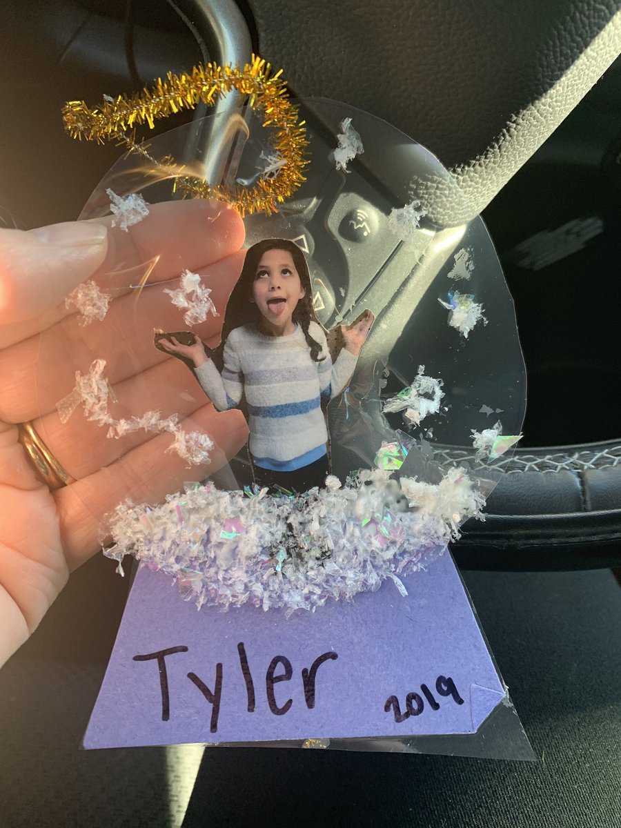 sara020798's tweet photo. Oh. My. CUTENESS! Sweetest little 1st grade ornament EVER!!! @msreolfi - WE ARE IN LOVE!!! Thank you!😍🎄 @mambrinosteam #firstgrade #bestteacherEVER https://t.co/pgEuBFfukT