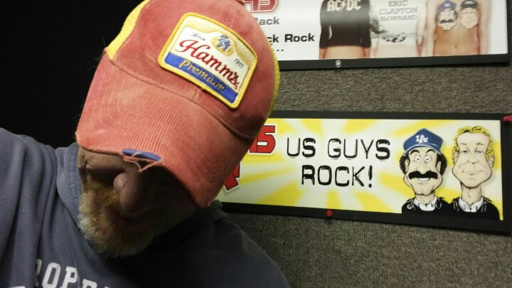 GunnerRocks's tweet photo. Think it's gonna be a Hamm's night! #CheapBrew https://t.co/gEGaUe1ktT