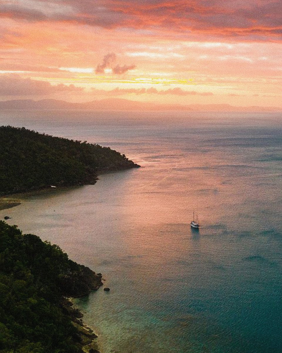 Destination: Australia's Coasts. Defy seasons, chase the sun, get inspired. See the full story on the Blog - bit.ly/34xNBJ0 #travel #style #thedreslyn