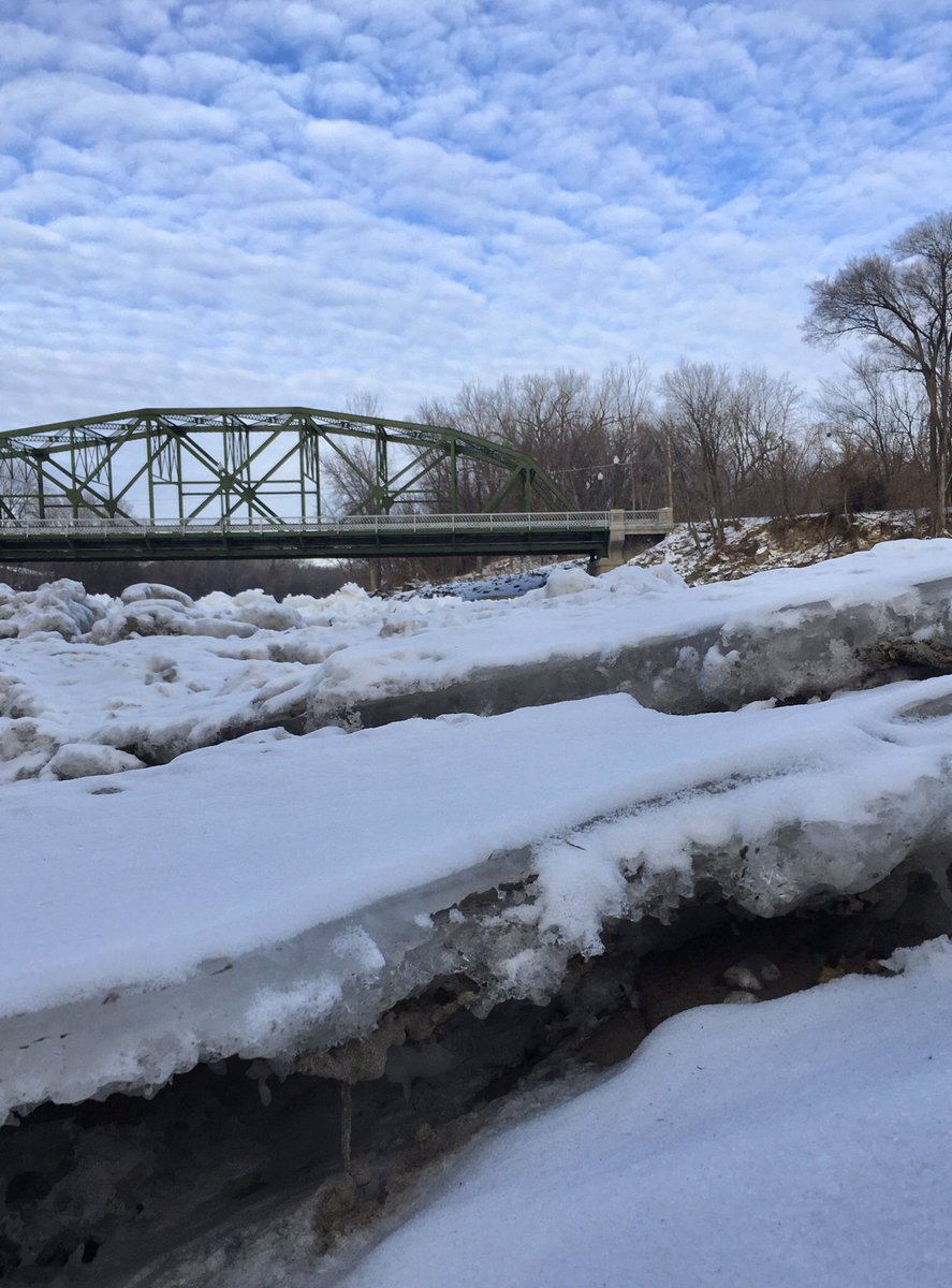 RachelOlmanson's tweet photo. The stop at the Minnesota River in St. Peter, MN was SPECTACULAR! The ice chunks in the river and the clouds made for some incredible scenery! #mnwx #Minnedota #MinnesotaRiver #ice #icechunks https://t.co/9v4qMsegXq