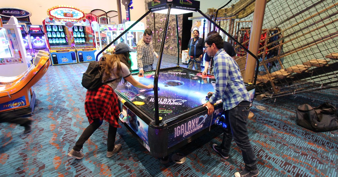 VisitLaredoTx's tweet photo. Head to Pla-Mor Entertainment for some fun and games! Bowling, arcade, rock climbing, ropes course, zip line, and MORE!
#holalaredo #laredotx #laredotexas #visitlaredo #exploretexas #plamor #entertainment #fun #games #bowling #arcade #rockclimbing #ropescourse #zipline https://t.co/TT34SZcuE0