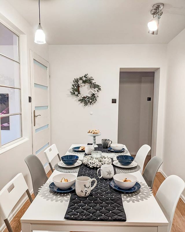 Ile osób macie najczęściej przy wigilijnym stole?🎄🍽️🥟
.
#projektkogelmogel #mieszkanienasprzedaz #jadalnia #stolsercemdomu #ikeafamily #ikeapolska #homeandyoupolska #homeandyou_official #christmasdecoration #wigilijnystol #wigilia2019 #swiateczneinsp… ift.tt/2M6gzcy