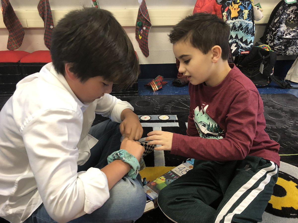 clinton_kellie's tweet photo. Mentor and mentee gift exchange- building relationships across the grades 🎄🎅 #togetherwecanfshe https://t.co/A50ZvhLxkT