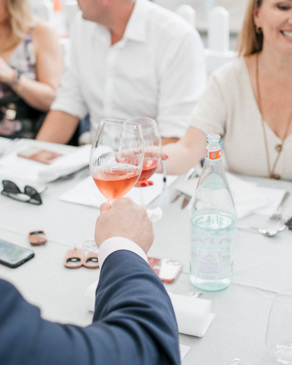 Here's a cheers to the festive season! It's time to eat, drink and be merry with your nearest and dearest 🥂 #NoosaEatDrink #VisitNoosa