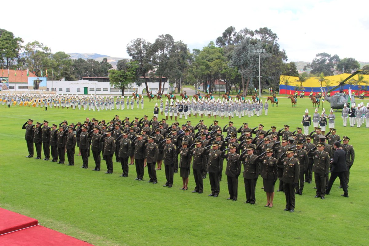EscuelaDCadetes's tweet photo. Expresamos nuestras mas sinceras felicitaciones a los señores #oficiales ascendidos y sus familias.  Gracias por su compromiso firme de  #ServiryProteger a #Colombia en @PoliciaColombia https://t.co/8W0YnqUVmP