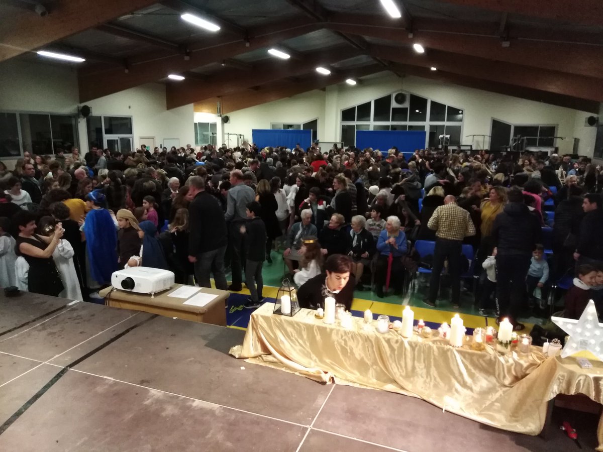 PMAYTE1's tweet photo. Quelle belle veillée de Noël à Largenté !
Profondeur, joie, émotion...
Merci aux 80 écoliers, collégiens et lycéens acteurs, musiciens, danseurs et acrobates, de la part des 500 personnes présentes ce soir ! https://t.co/YhvU74E9R9