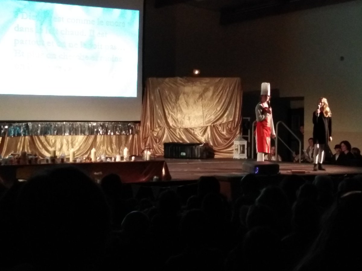 PMAYTE1's tweet photo. Quelle belle veillée de Noël à Largenté !
Profondeur, joie, émotion...
Merci aux 80 écoliers, collégiens et lycéens acteurs, musiciens, danseurs et acrobates, de la part des 500 personnes présentes ce soir ! https://t.co/YhvU74E9R9